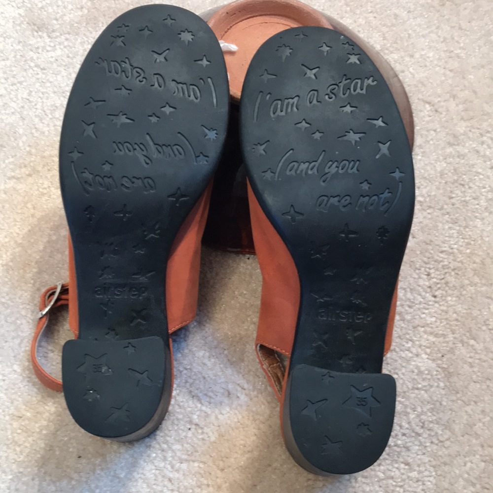 Airstep Rust/Terracota Suede shows with rubber soles. Se EU 35 (US 5). - Picture 5 of 7
